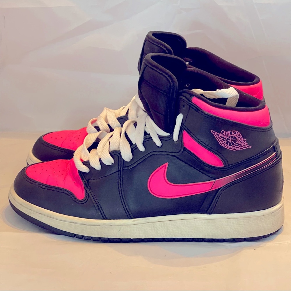 Air Jordan Retro 1 Youth Pink and black Black